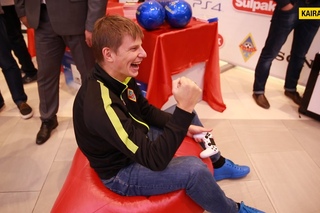 Кадр дня: Аршавин и Плотников играют в FIFA 17