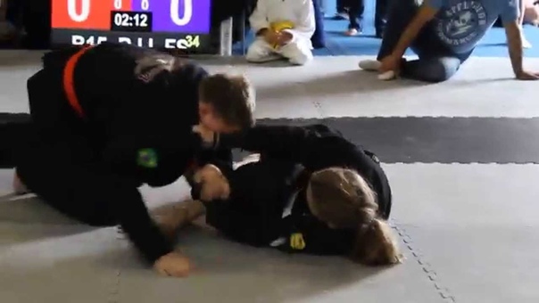 Jiujitsu tournament girl vs
