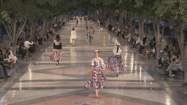 Cruise 2016, 17 CHANEL Show in