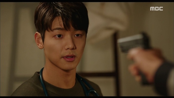 Hospital Min hyuk calmly convinces even if he threatens his