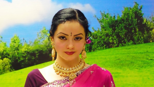 Yeh hai reshmi zulfon ka, Indian Dance Group Mayuri,