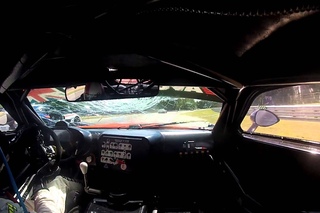 Гоночная Ginetta G55 GT3 получила удар на скорости от отлетевшей двери
