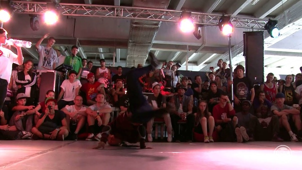 OUTBREAK EUROPE 2013 B girl Top 8 Raza vs Queen