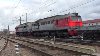 Тепловоз 2М62-0906 с хозяйственным поездом и универсальным тяговым модулем УТМ2М-066
