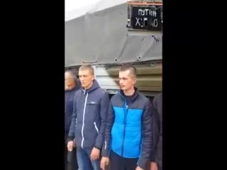 Чеченська поліція зупинила на огляд військову вантажівку російської армії.