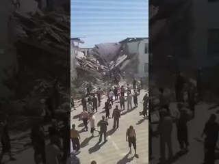 Видео обрушения общежития с осужденными