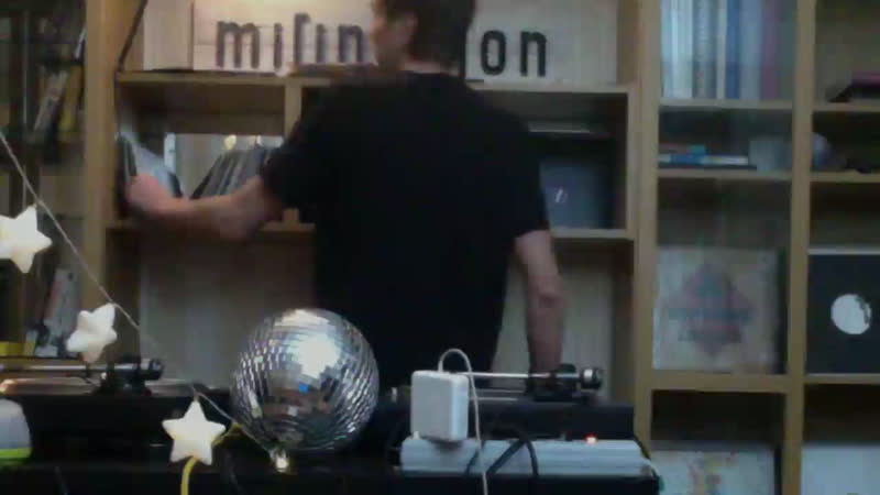 Anton Milin Vinyl Live