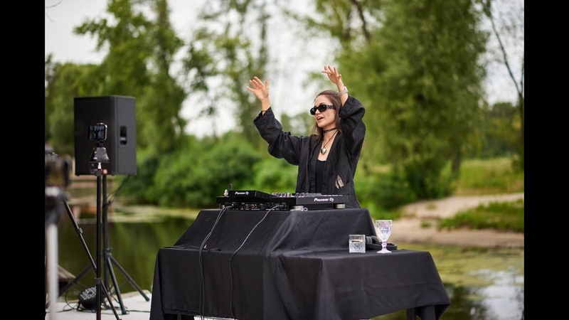 Melodic Summer Nature Mix by Live.