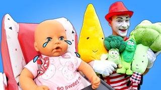 Growing toy vegetables for Baby Doll. Funny learning videos for babies. Baby toys & a Baby Born doll