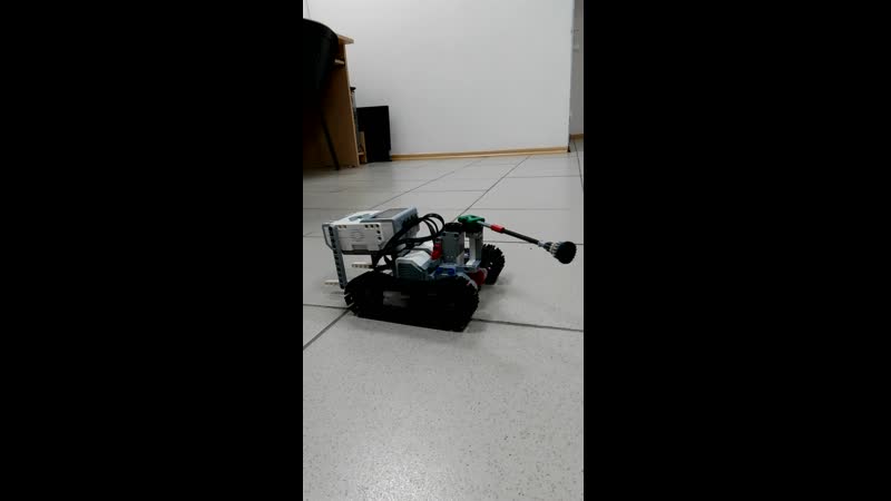 Танк (Иван Ёжкин, 2 год, Mindstorms)