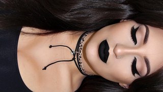 Delineado Gatinho Perfeito e Batom Preto | Melissa Samways BR