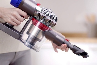 Dyson V8 Cordless Vacuums - Official Dyson Video