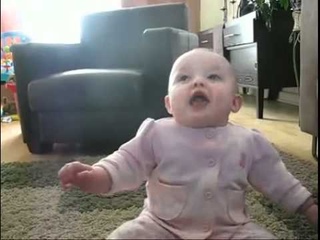 Очень веселый ребенок
