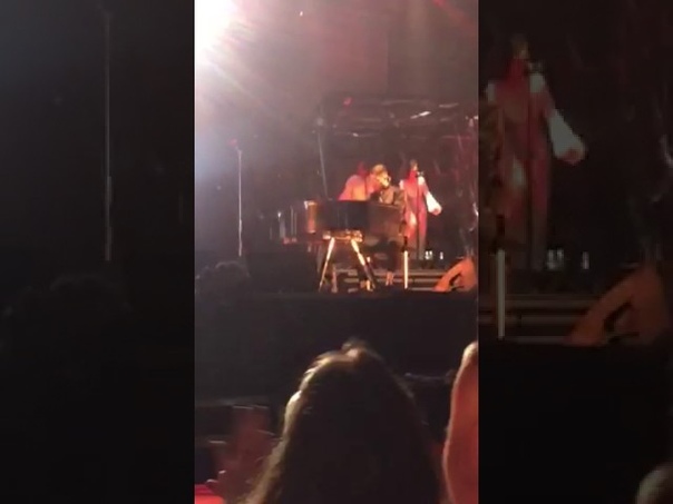 HURTS Beautiful ones live Hungary 2017 Efott