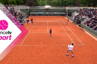 Giraldo schauffe en plein match et samuse avec une ramasseuse de balle