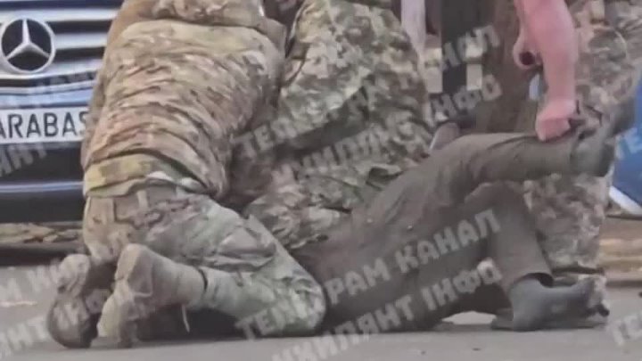 Насильственная мобилизация в Николаеве: мужчину скрутили и