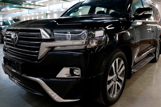 Toyota Land Cruiser 200 Executive Black Detailing by Revolab