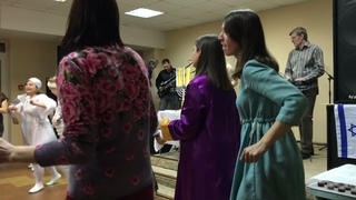 Фрагменты поклонения на Хануку в миссии Пламенеющий Израиль