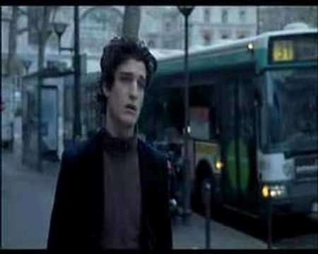 Les yeux au