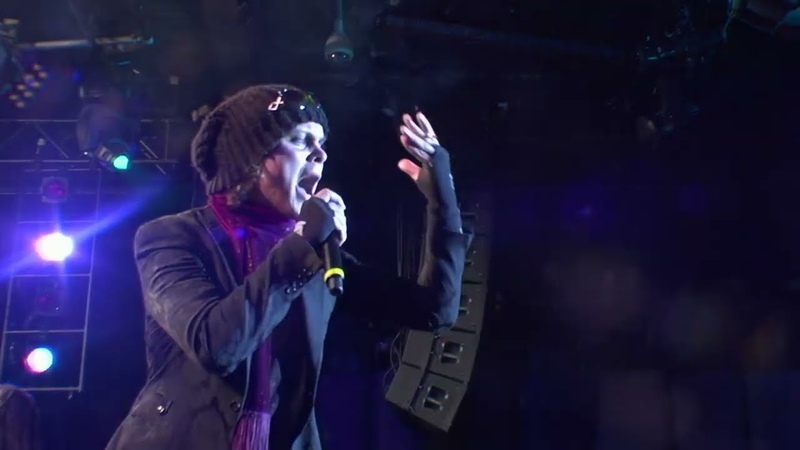 Roadrunner United Black No. 1 ( Live at the Nokia Theatre, New York, NY, 12, 15,