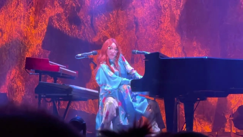 Tori Amos 2022 03 15 01. Juarez ( Manchester O2